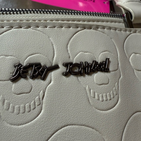 NEW Betsey Johnson Skull Handbag - Picture 13 of 14